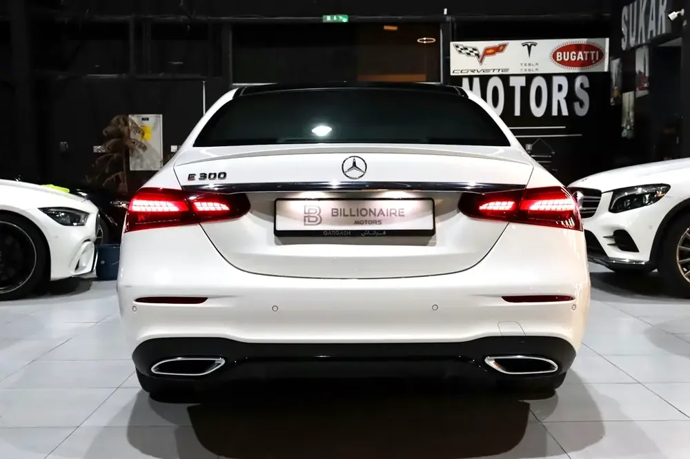 Mercedes-Benz E 300 2023, GCC Specs, Like New - Image 17