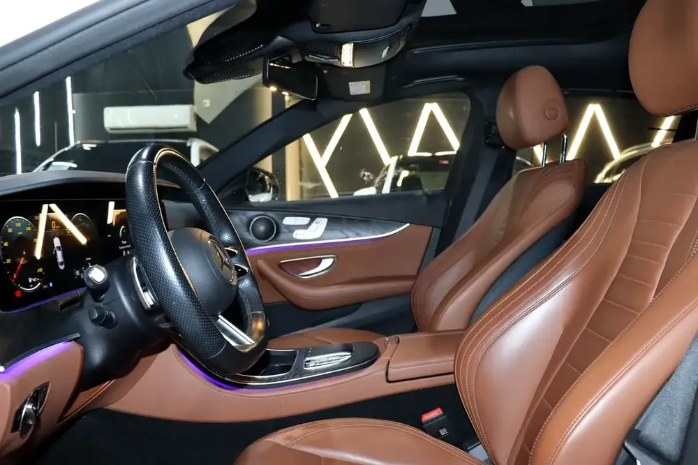 Mercedes-Benz E 300 2023, GCC Specs, Like New - Image 5