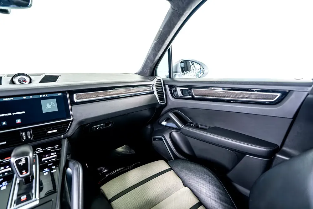 Porsche Cayenne Turbo-GCC-Warranty  Service Contract Until 11/2027-High Specifications - Image 12