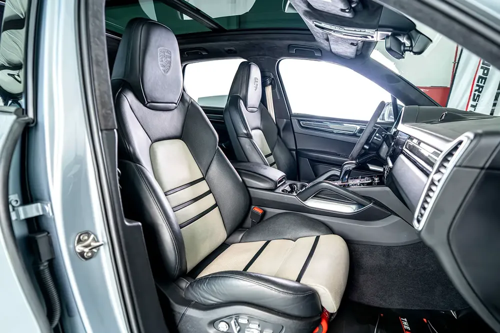 Porsche Cayenne Turbo-GCC-Warranty  Service Contract Until 11/2027-High Specifications - Image 14