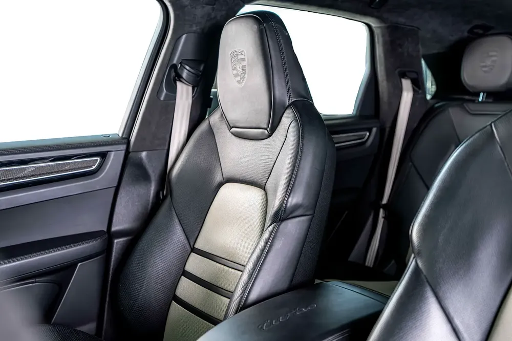 Porsche Cayenne Turbo-GCC-Warranty  Service Contract Until 11/2027-High Specifications - Image 15