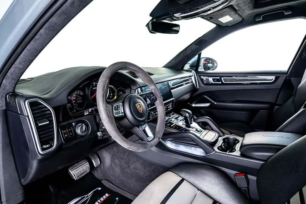 Porsche Cayenne Turbo-GCC-Warranty  Service Contract Until 11/2027-High Specifications - Image 17