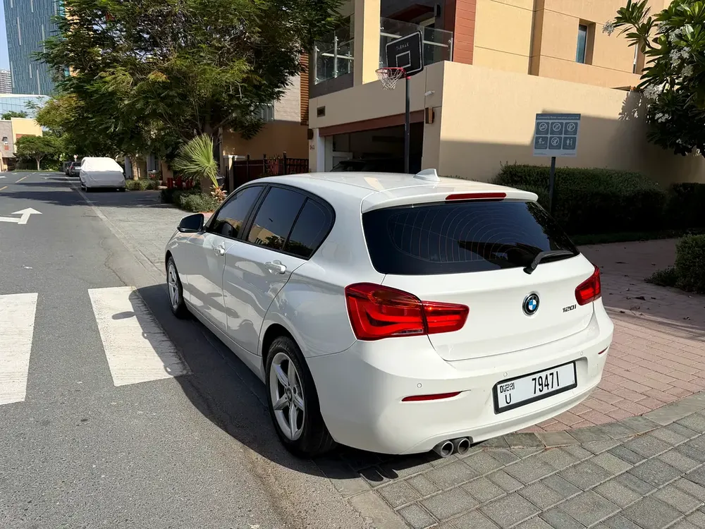 BMW 120i //FULL SERVICE HISTORY BY AGENCY// SUPER CLEAN ((GCC)). - Image 10
