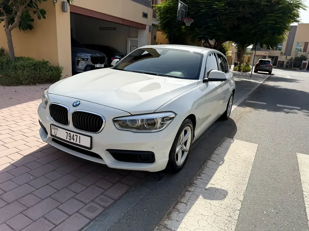 BMW 120i //FULL SERVICE HISTORY BY AGENCY// SUPER CLEAN ((GCC)). - Image 4