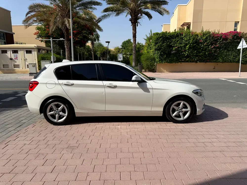 BMW 120i //FULL SERVICE HISTORY BY AGENCY// SUPER CLEAN ((GCC)). - Image 9