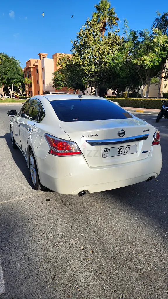 2014 Nissan Altima 2.5 SV GCC Full Option | Family Used | Clean Car - Image 4