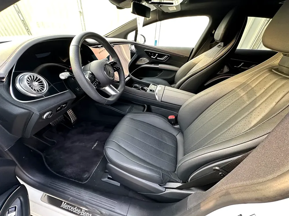 Mercedes Benz EQS450+  2023 included warranty  service contract - Image 8