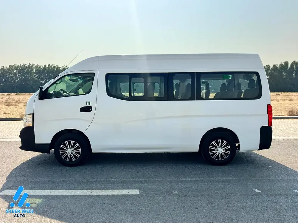 2022 Nissan Urvan NV350 Panel Van - Petrol - GCC - Manual Transmission - Image 5