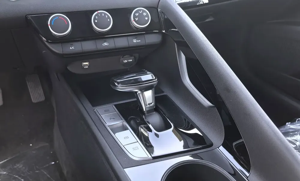 2025 Hyundai Elantra Elite Edition - Chinese Specs - Brand New Condition - Image 5