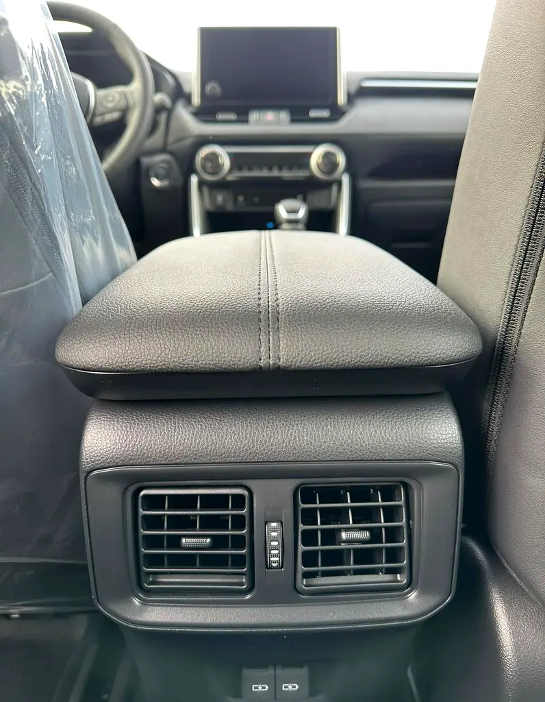 Toyota RAV4 Platinum 2.5L 2025 Hybrid GCC Black (Export Only) - Image 17