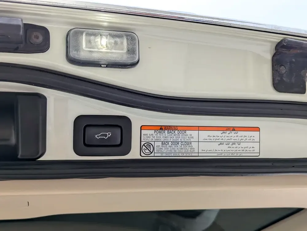 TOYOTA LAND CRUISER 2020 GXR GRAND TOURING V8 FULL OPTION GCC IN EXCELLENT CONDITION - Image 10