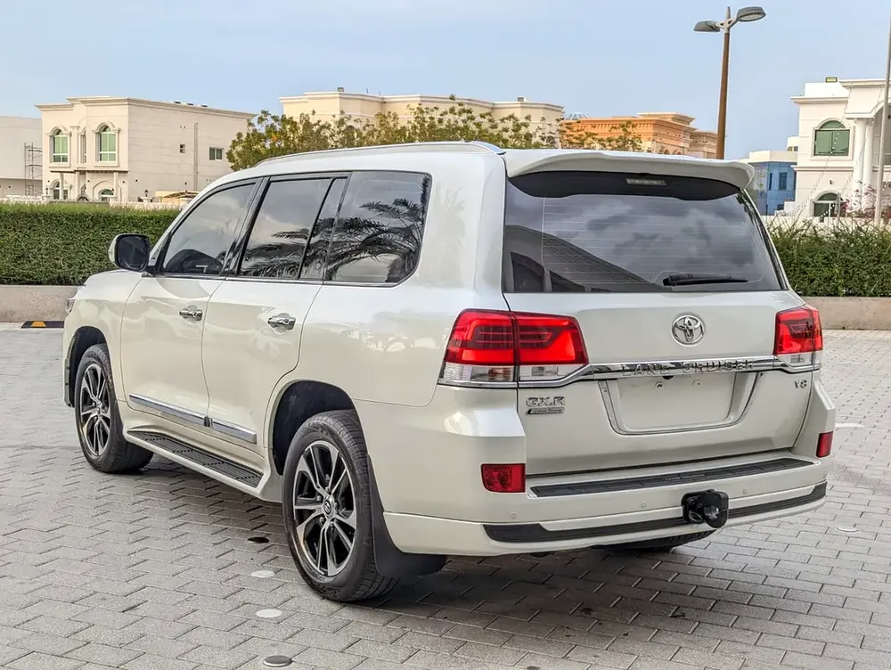 TOYOTA LAND CRUISER 2020 GXR GRAND TOURING V8 FULL OPTION GCC IN EXCELLENT CONDITION - Image 14