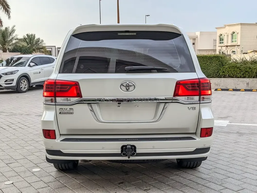 TOYOTA LAND CRUISER 2020 GXR GRAND TOURING V8 FULL OPTION GCC IN EXCELLENT CONDITION - Image 18