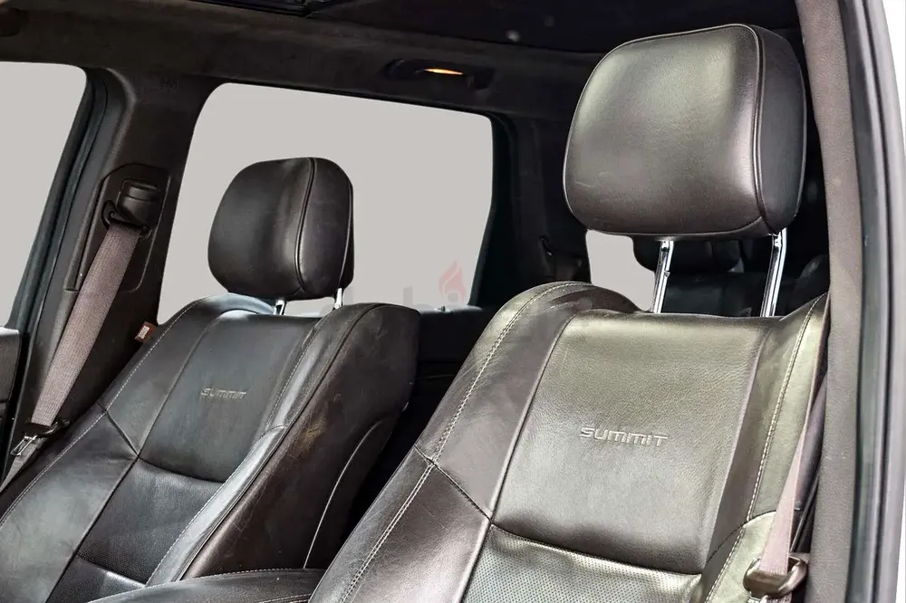 AED 2193/month | 2014 Jeep Grand Cherokee Summit | GCC Specs | Ref#390164 - Image 12