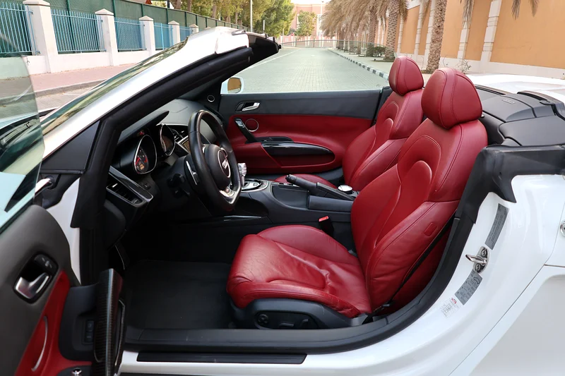 (2016) AUDI- R8 SPYDER -45000KM-GCC SPECS- PERFECT CONDITION - Image 10