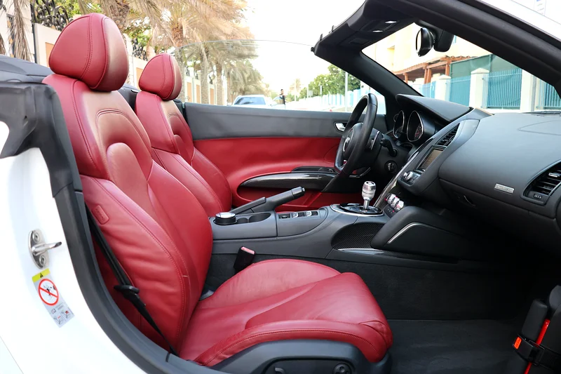 (2016) AUDI- R8 SPYDER -45000KM-GCC SPECS- PERFECT CONDITION - Image 18