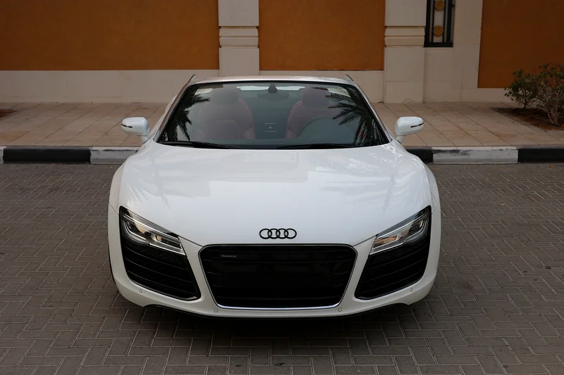 (2016) AUDI- R8 SPYDER -45000KM-GCC SPECS- PERFECT CONDITION - Image 7