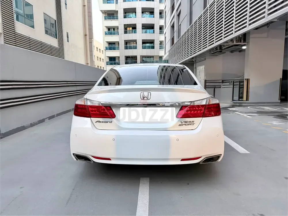 2016 Honda Accord 3.5L V6 Sport GCC - Image 4