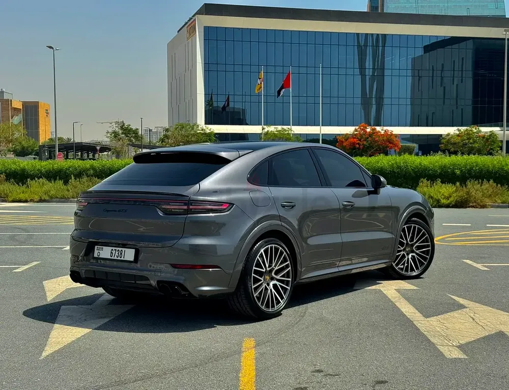 2023 PORSCHE CAYENNE GTS COUPE | TOP SPEC | GCC | FULL SERVICE HISTORY | ORIGINAL PAINT - Image 4
