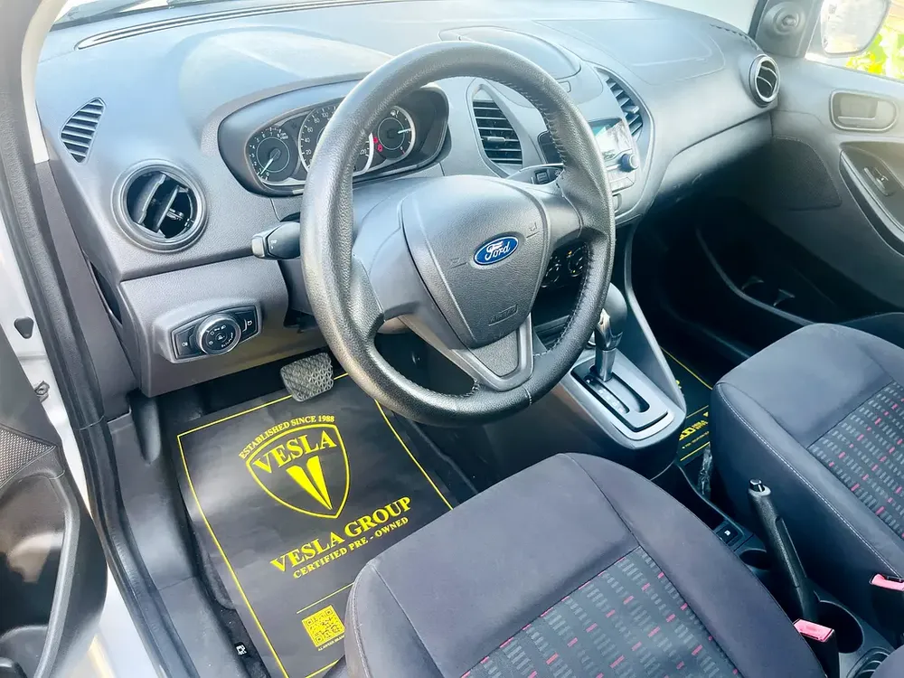 UNLIMITED MILEAGE WARRANTY / SEDAN + BLUETOOTH + USB + POWER LOCKS / IN HOUSE FINANCE - Image 10