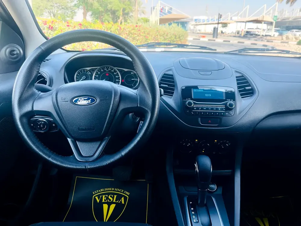 UNLIMITED MILEAGE WARRANTY / SEDAN + BLUETOOTH + USB + POWER LOCKS / IN HOUSE FINANCE - Image 11
