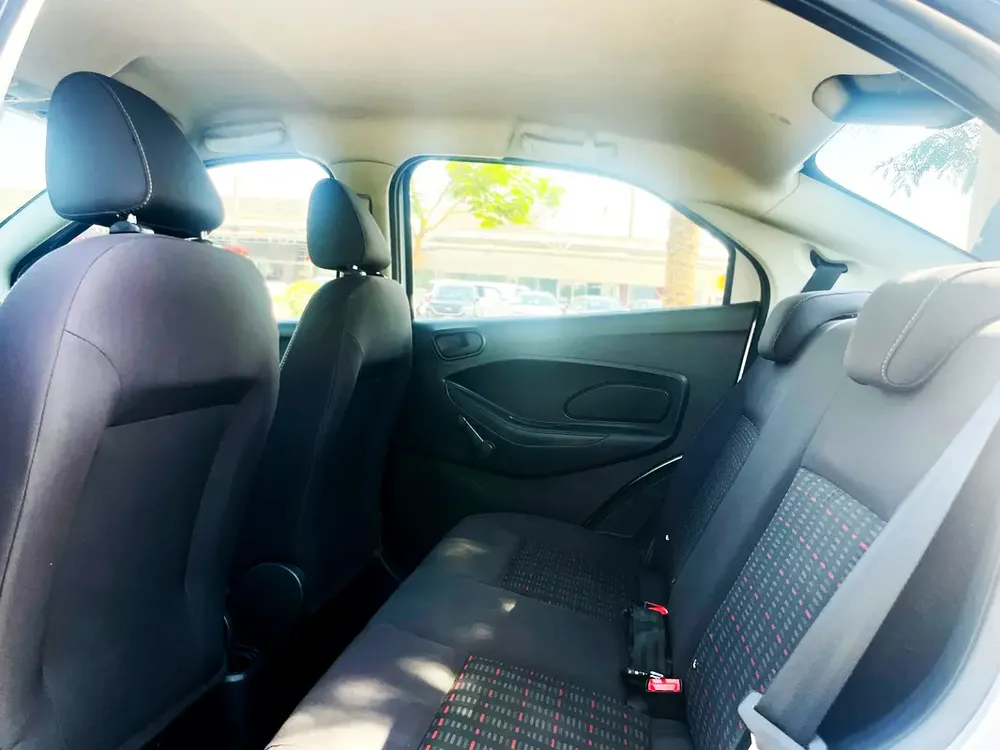 UNLIMITED MILEAGE WARRANTY / SEDAN + BLUETOOTH + USB + POWER LOCKS / IN HOUSE FINANCE - Image 17