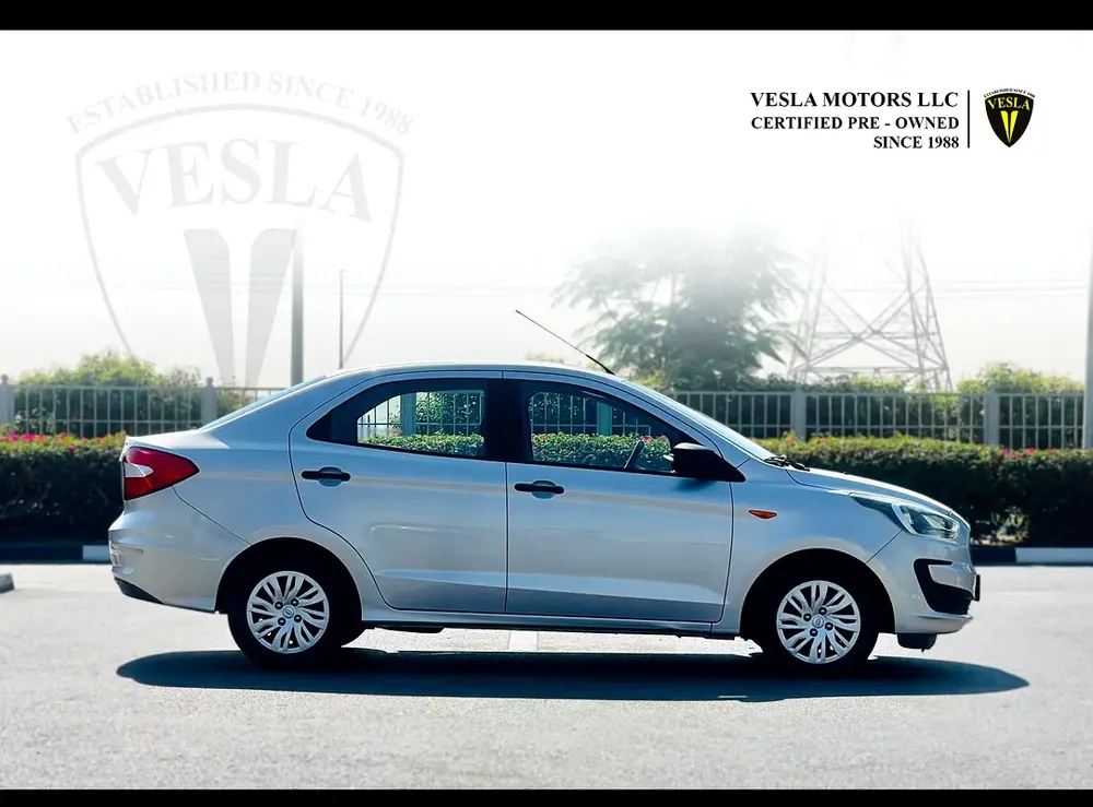 UNLIMITED MILEAGE WARRANTY / SEDAN + BLUETOOTH + USB + POWER LOCKS / IN HOUSE FINANCE - Image 5