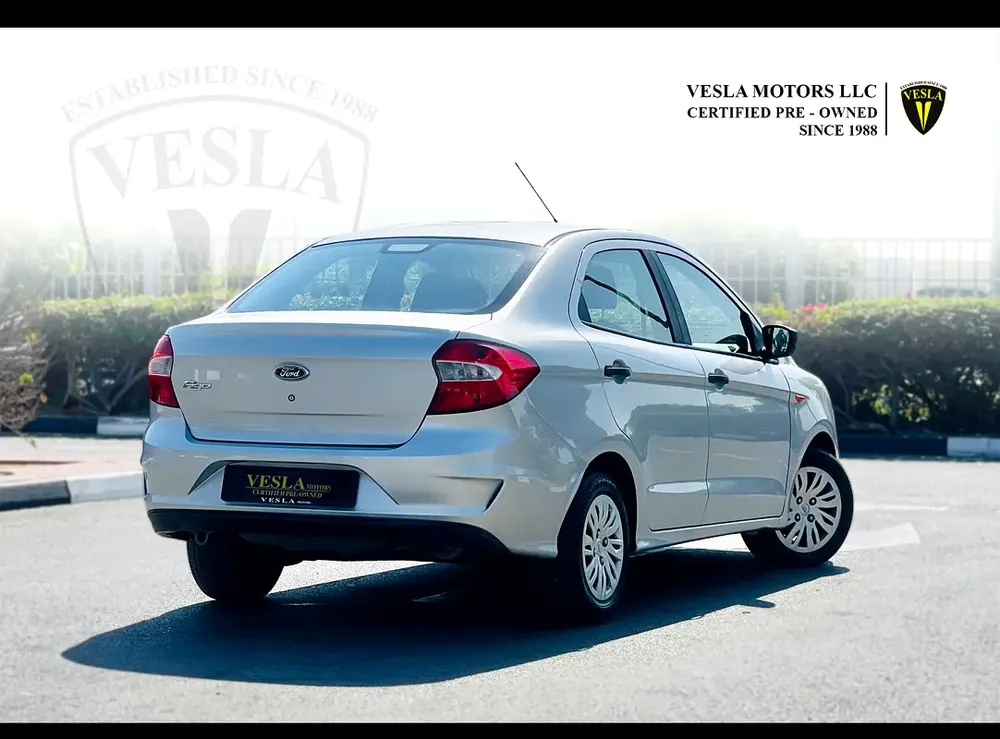 UNLIMITED MILEAGE WARRANTY / SEDAN + BLUETOOTH + USB + POWER LOCKS / IN HOUSE FINANCE - Image 7