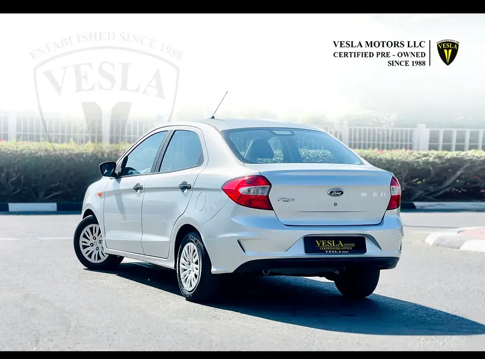 UNLIMITED MILEAGE WARRANTY / SEDAN + BLUETOOTH + USB + POWER LOCKS / IN HOUSE FINANCE - Image 9