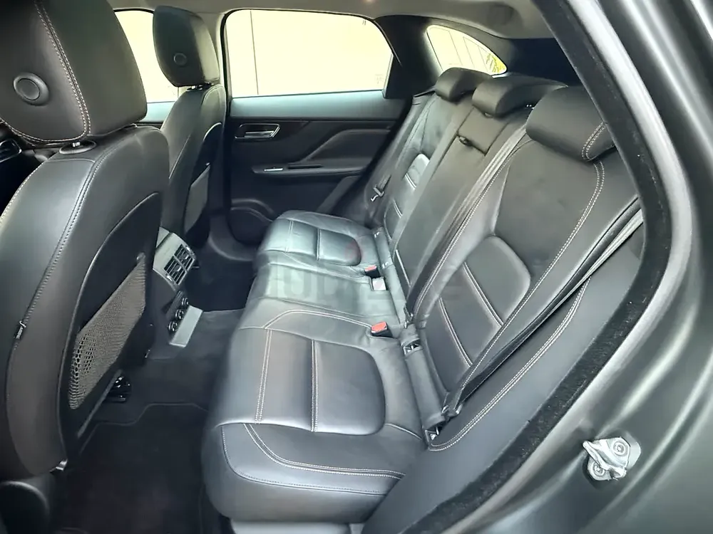 Jaguar F-Pace 2018 25T GCC Specs, Very Low Milage, No Accident, No Repaint - Image 10