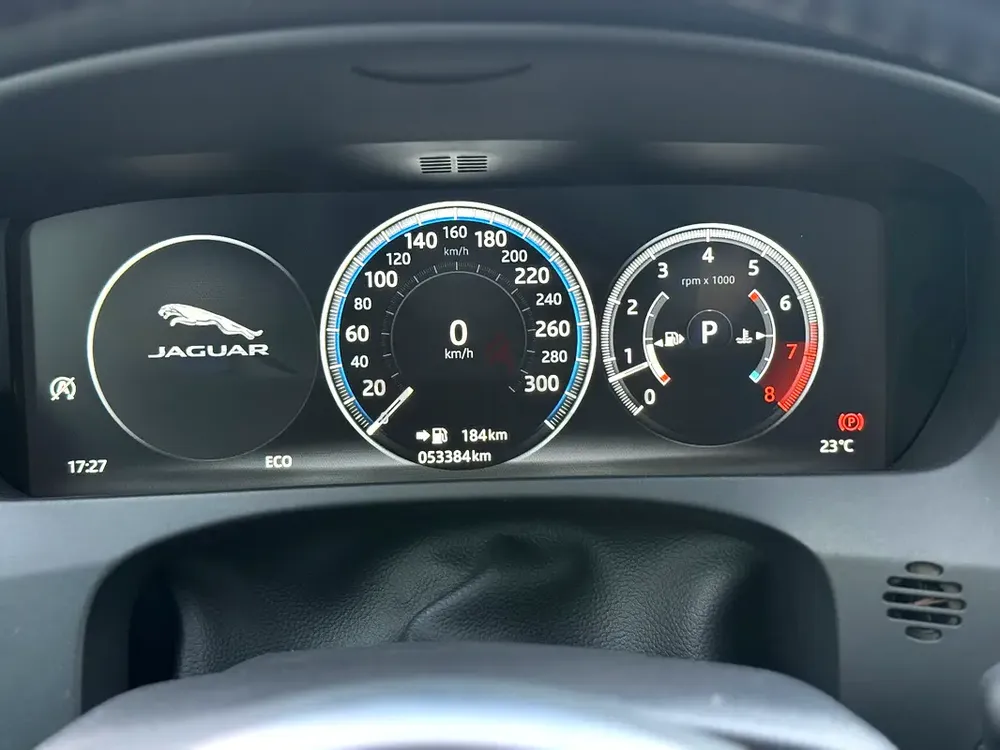 Jaguar F-Pace 2018 25T GCC Specs, Very Low Milage, No Accident, No Repaint - Image 15