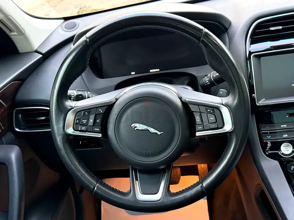 Jaguar F-Pace 2018 25T GCC Specs, Very Low Milage, No Accident, No Repaint - Image 17