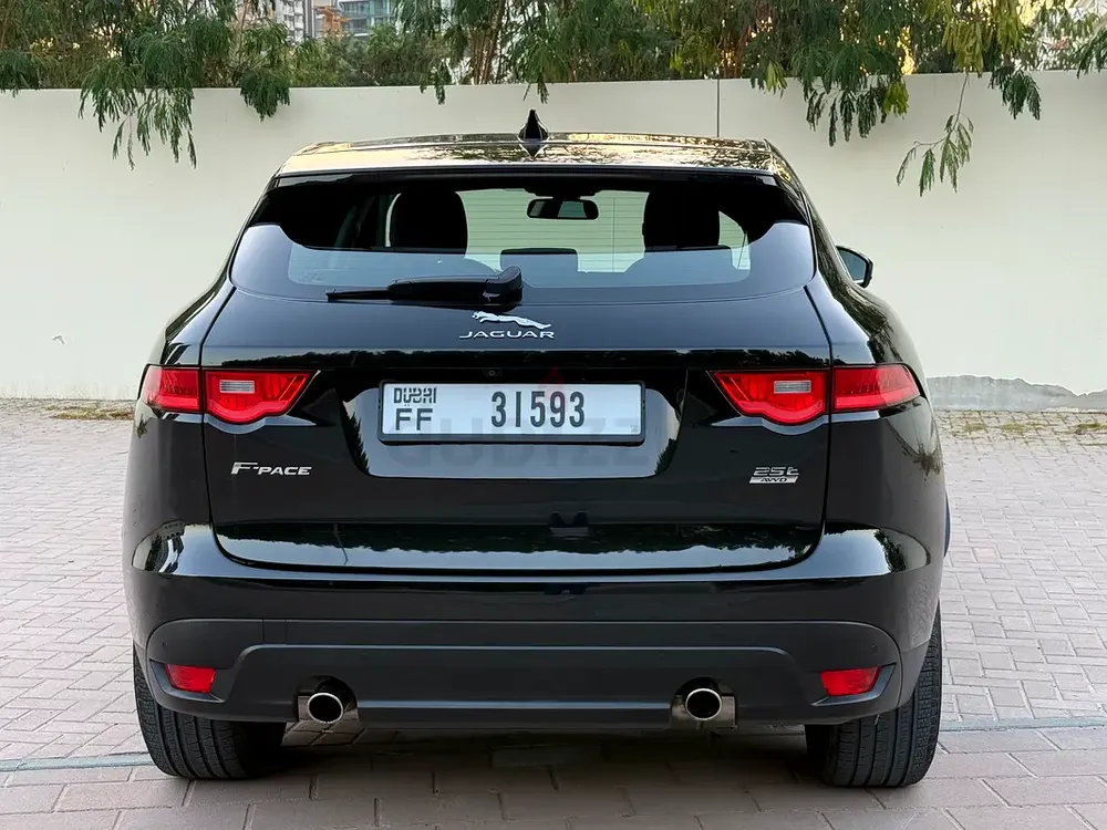 Jaguar F-Pace 2018 25T GCC Specs, Very Low Milage, No Accident, No Repaint - Image 4