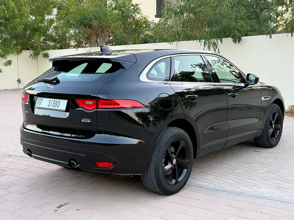 Jaguar F-Pace 2018 25T GCC Specs, Very Low Milage, No Accident, No Repaint - Image 5