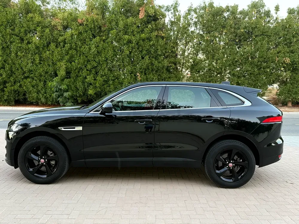 Jaguar F-Pace 2018 25T GCC Specs, Very Low Milage, No Accident, No Repaint - Image 7