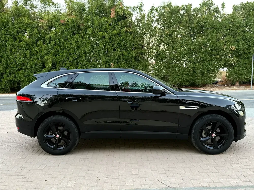 Jaguar F-Pace 2018 25T GCC Specs, Very Low Milage, No Accident, No Repaint - Image 8