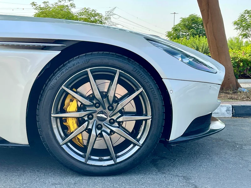 Aston Martin DB11 / 2017 Model / Gcc Spec’s / Less Km Driven - Image 8
