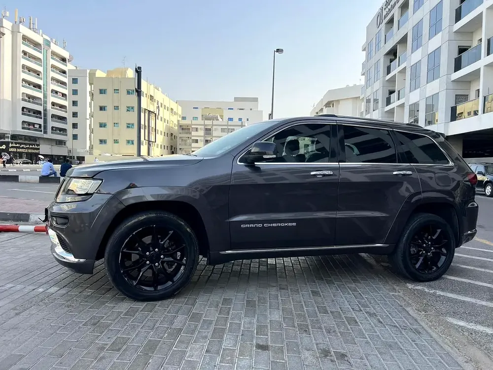 Jeep Grand Cherokee Summit 2014 | 5.7L HEMI V8 | GCC Specs | Full Option | 4WD - Image 4