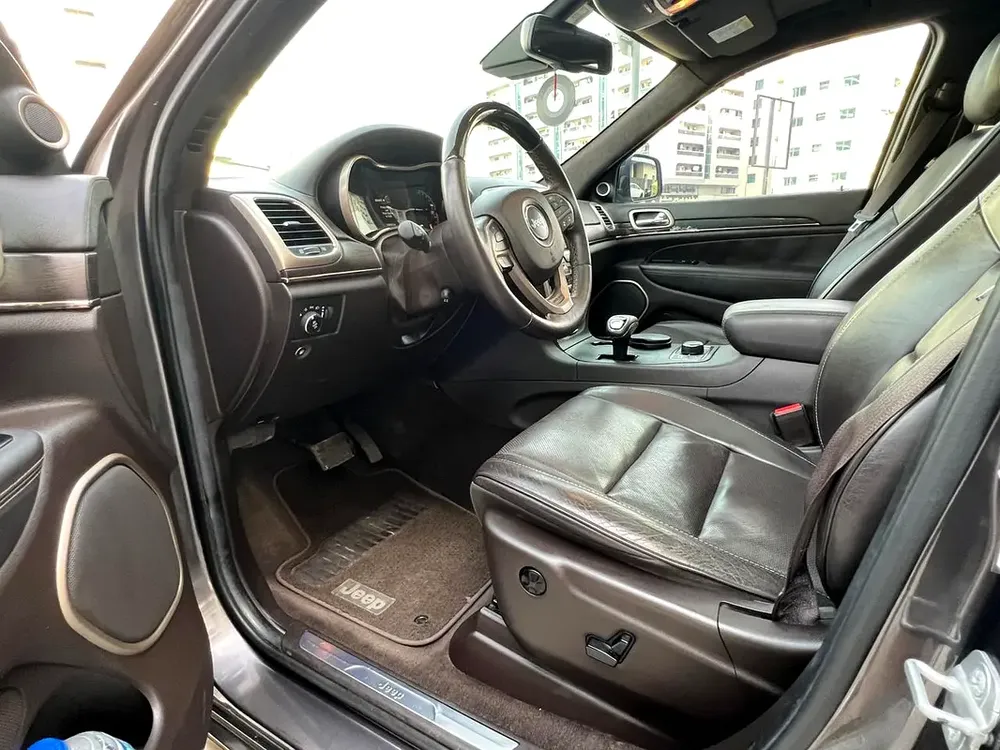 Jeep Grand Cherokee Summit 2014 | 5.7L HEMI V8 | GCC Specs | Full Option | 4WD - Image 7