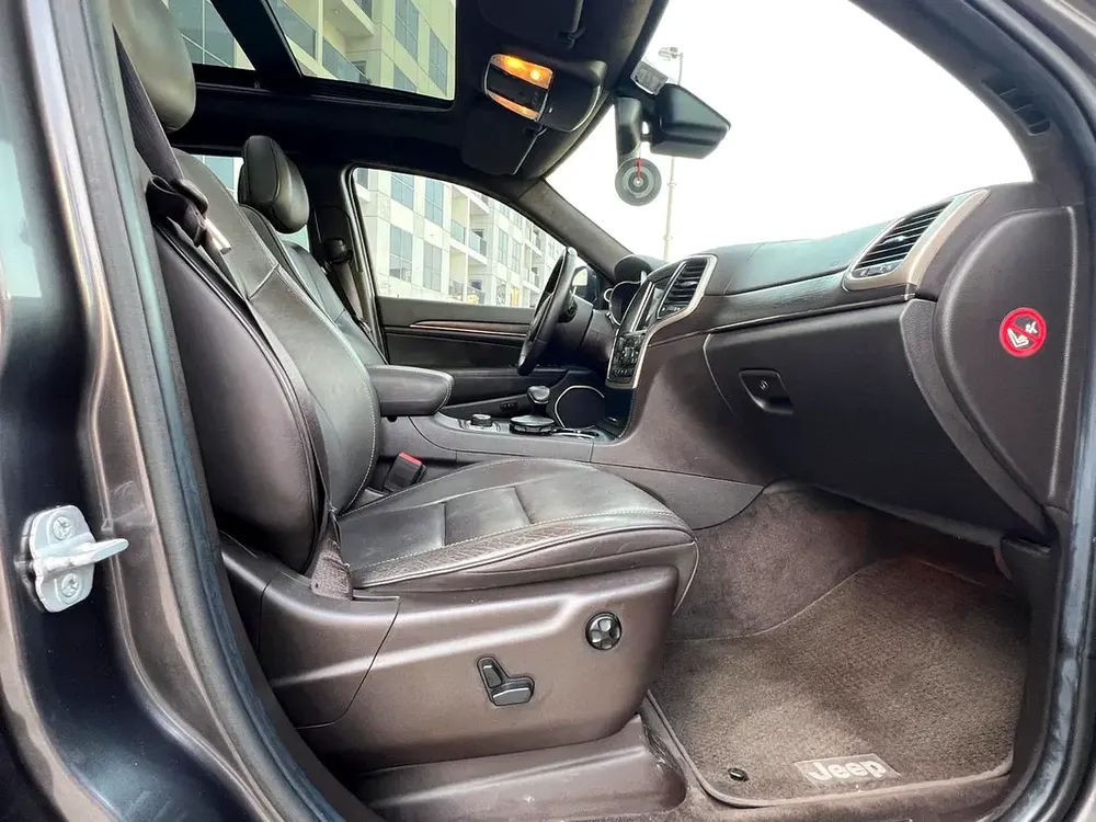 Jeep Grand Cherokee Summit 2014 | 5.7L HEMI V8 | GCC Specs | Full Option | 4WD - Image 8