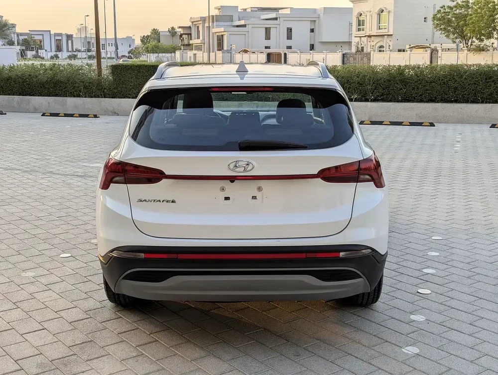 Pristine 2023 Hyundai Santa Fe Limited GCC Immaculate Condition Single Hand Driven Low KM Family.SUV - Image 17