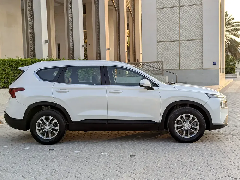 Pristine 2023 Hyundai Santa Fe Limited GCC Immaculate Condition Single Hand Driven Low KM Family.SUV - Image 19