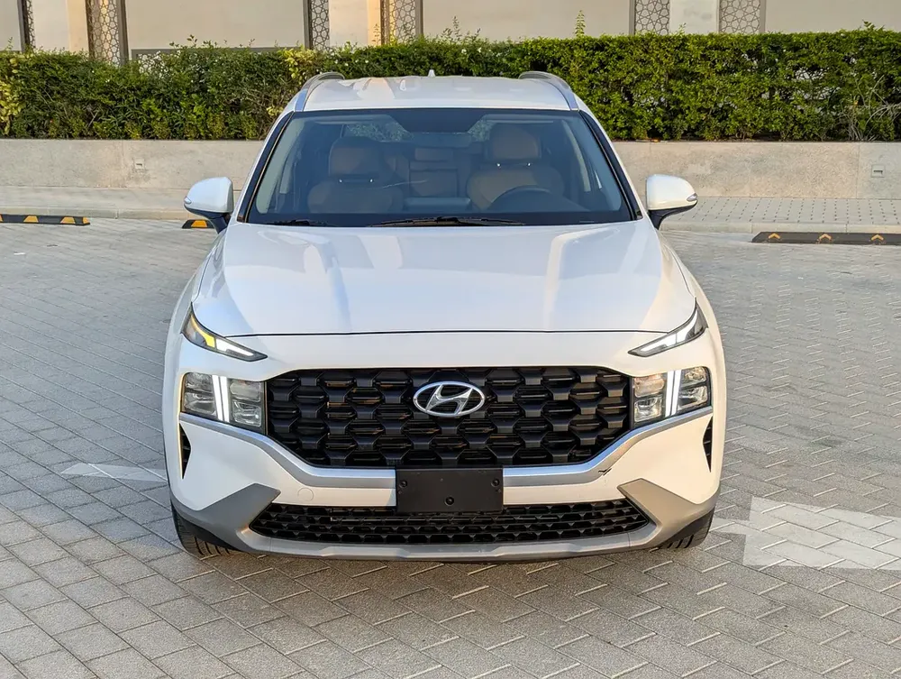 Pristine 2023 Hyundai Santa Fe Limited GCC Immaculate Condition Single Hand Driven Low KM Family.SUV - Image 4
