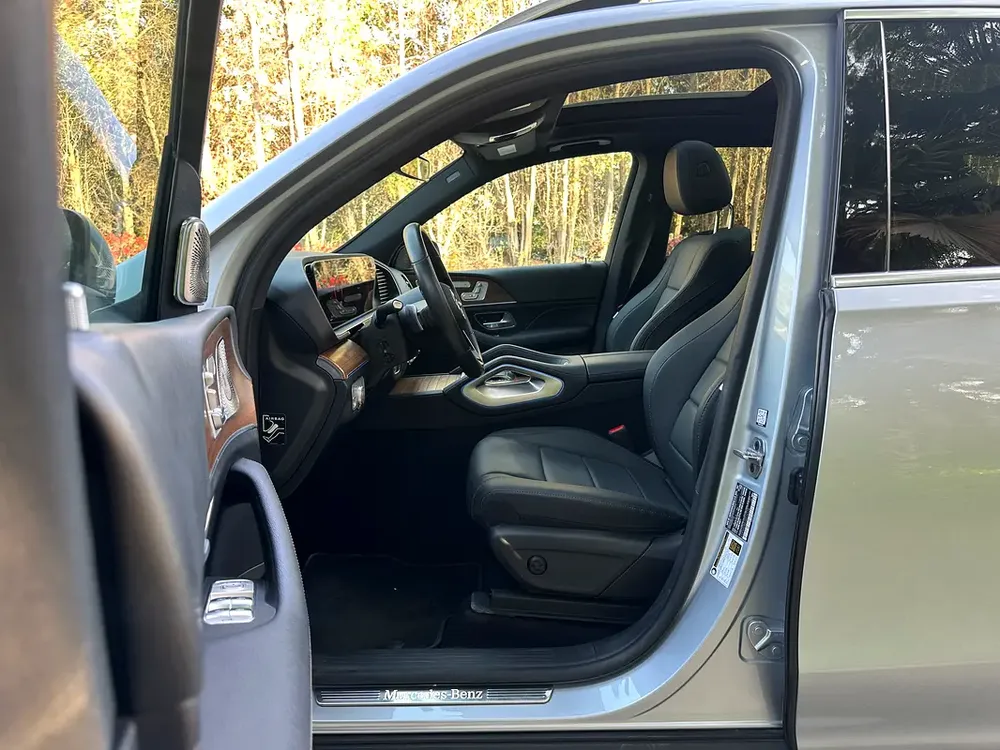 2025 Mercedes-Benz GLE 350 4MATIC | Like New | Warranty | 6000 KM | 2.0L Inline-4 | 255 HP - Image 11
