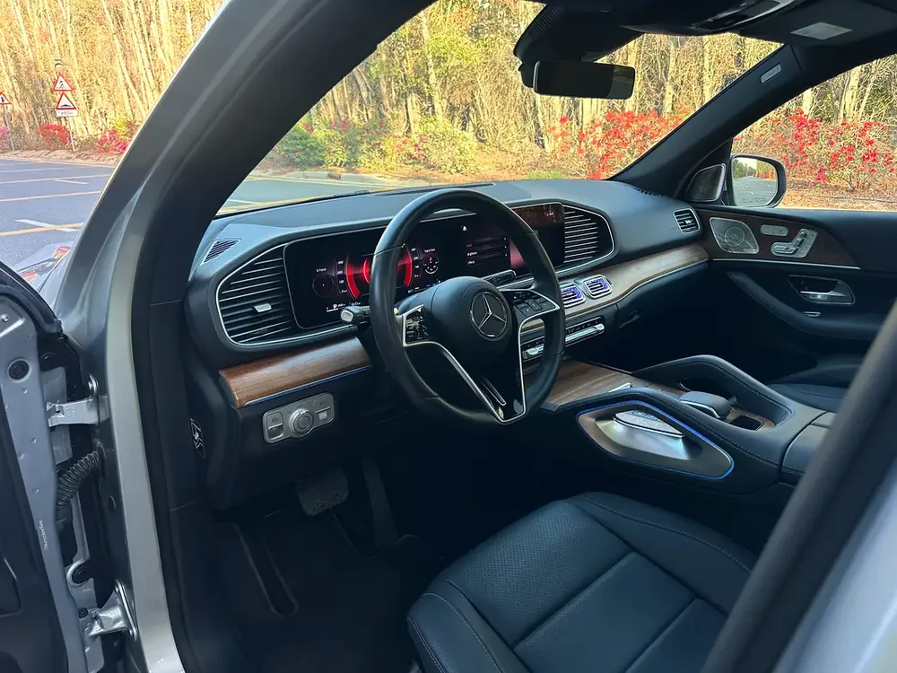 2025 Mercedes-Benz GLE 350 4MATIC | Like New | Warranty | 6000 KM | 2.0L Inline-4 | 255 HP - Image 12
