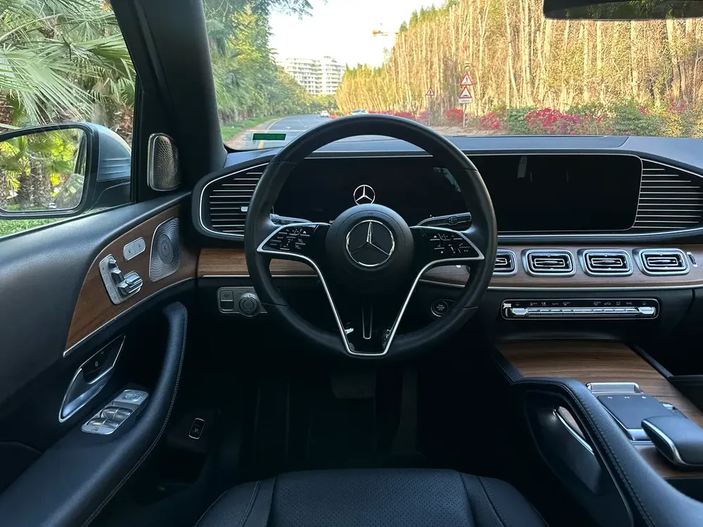 2025 Mercedes-Benz GLE 350 4MATIC | Like New | Warranty | 6000 KM | 2.0L Inline-4 | 255 HP - Image 17