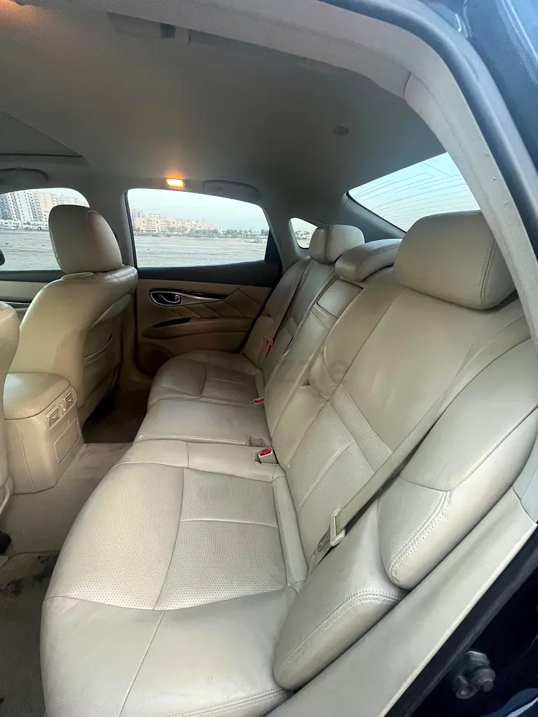 Infiniti Q70 GCC Specs | Top Model | Excellent Condition - Image 8