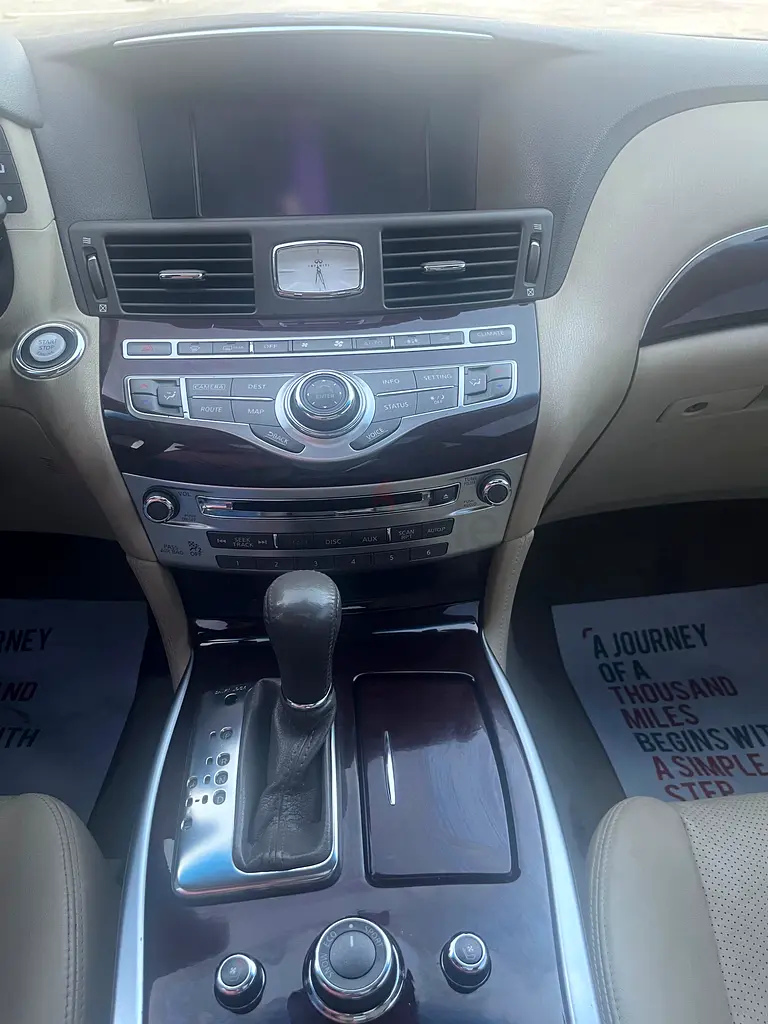 Infiniti Q70 GCC Specs | Top Model | Excellent Condition - Image 9