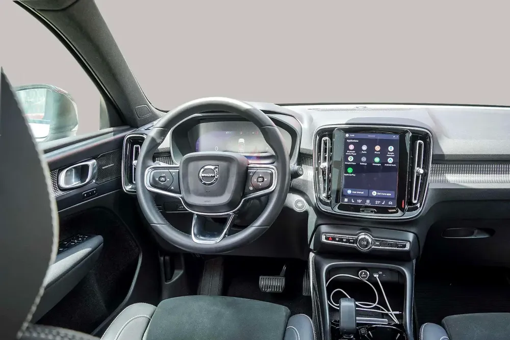 AED 1353/month | 2023 Volvo XC40 B4 Ultimate Dark | GCC Specs | Ref#415495 - Image 10