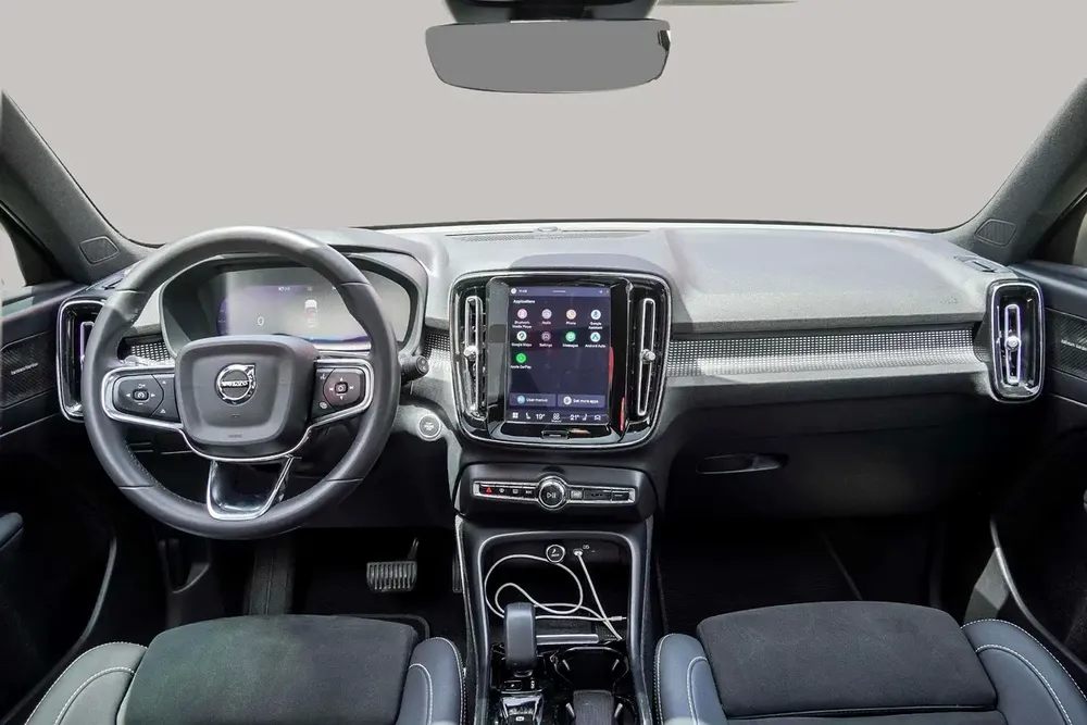 AED 1353/month | 2023 Volvo XC40 B4 Ultimate Dark | GCC Specs | Ref#415495 - Image 9